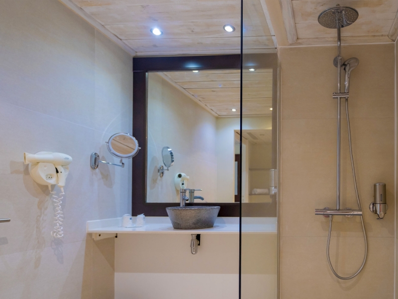 Junior Suite Bathroom