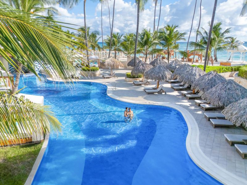 Couple in a pool at Majestic Mirage Punta Cana