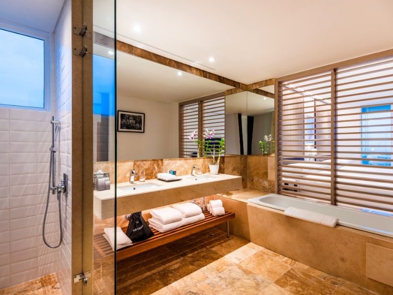 Junior Suite Bathroom