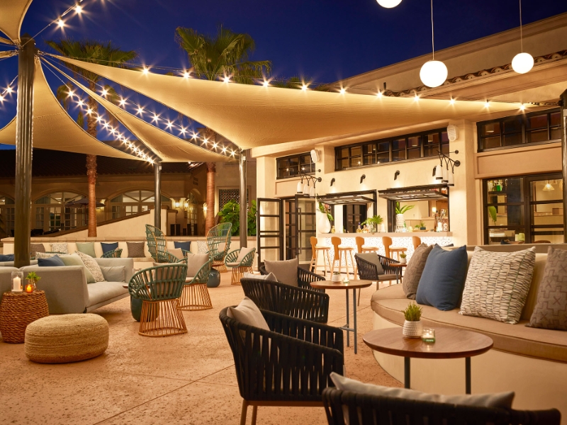 Plaza Del Sol Outside