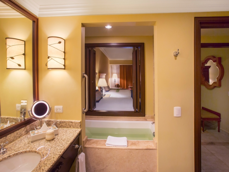 Super Executive Suite Bathroom
