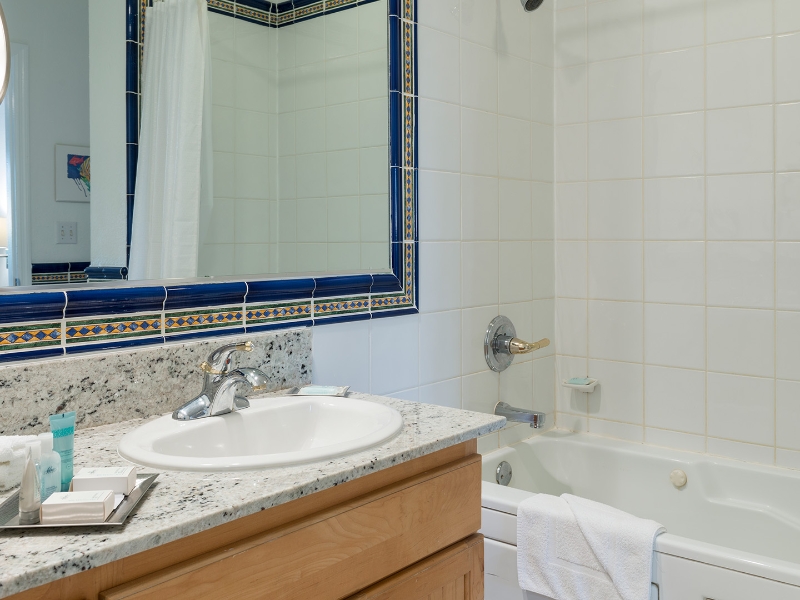 Beachfront Studio Bathroom