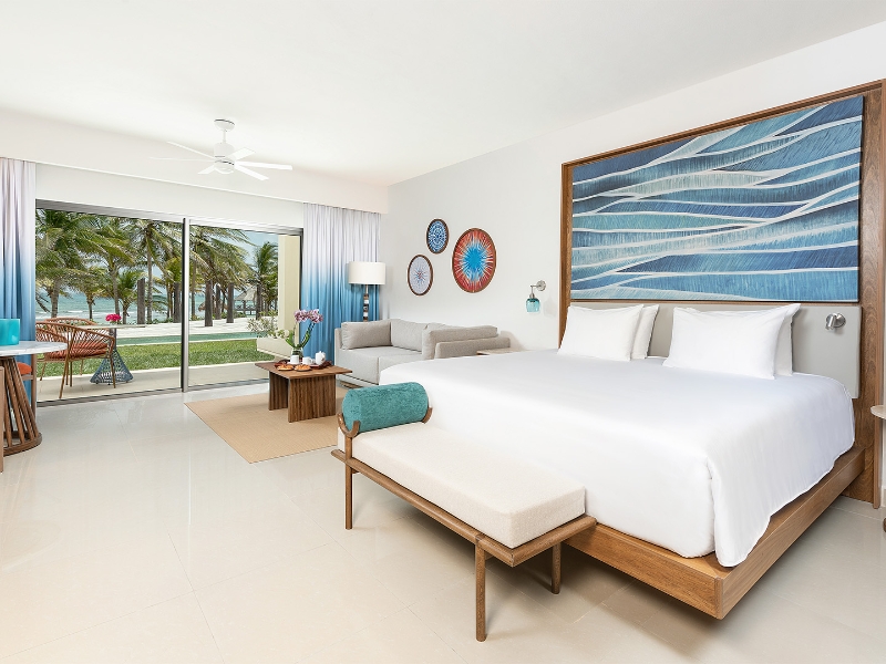 Oceanfront Junior Suite Pool Walkout King