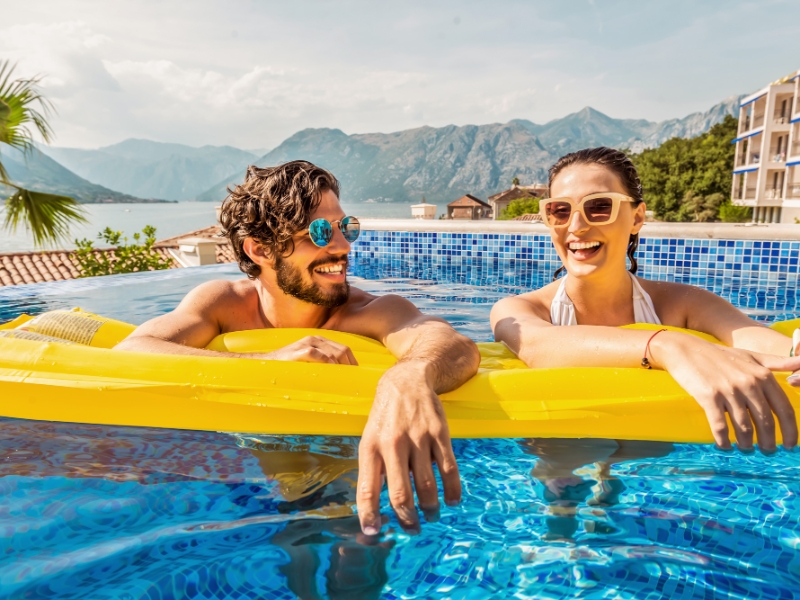 couple at the pool