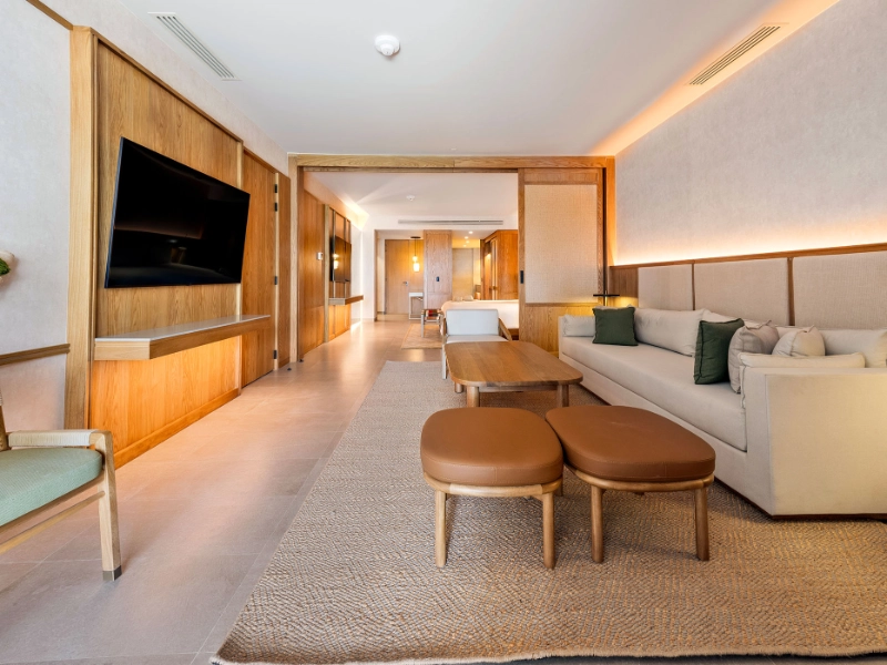 Suite One Bedroom Swim Up