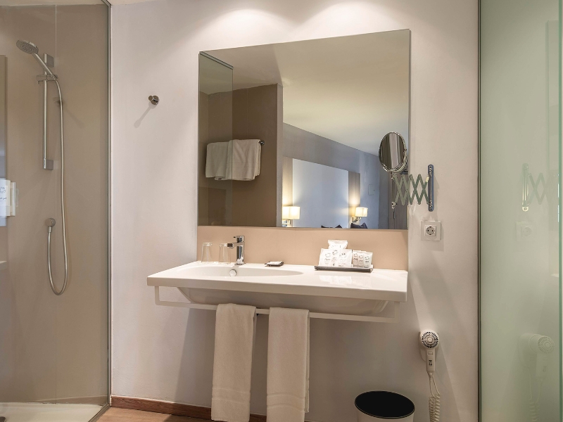 Double Sea Side view Bathroom