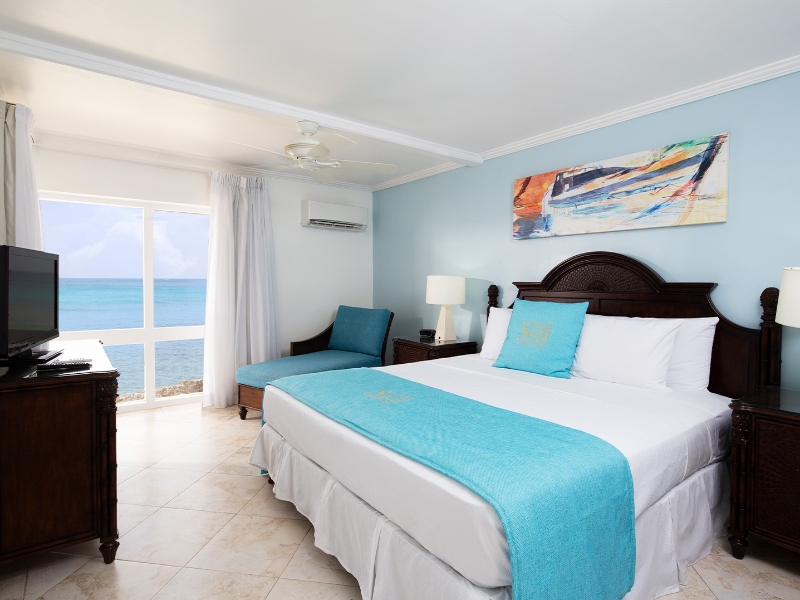 Ocean view largebed bedroom