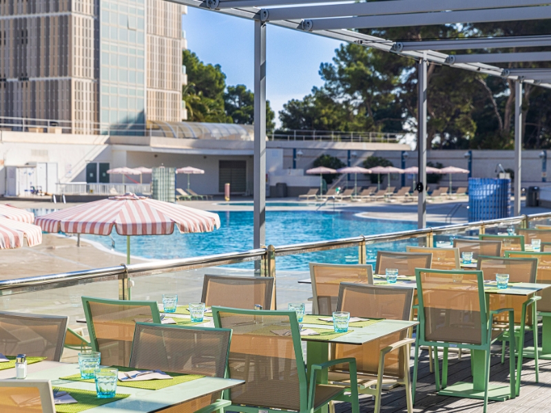 Pool Bar
