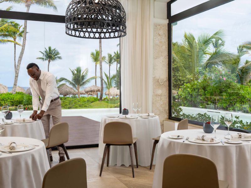 Las Olas Restaurant Indoors
