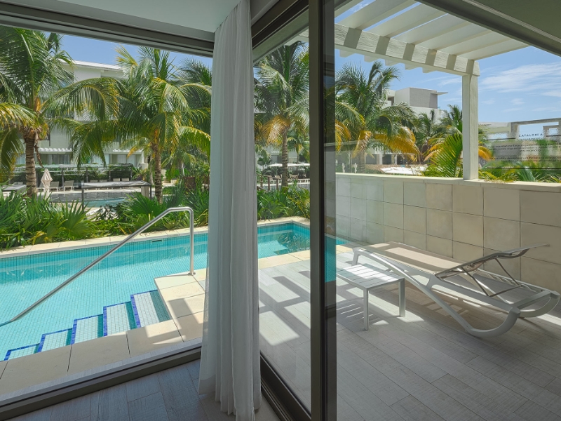 Privileged Grand Family Suite and Swim Up