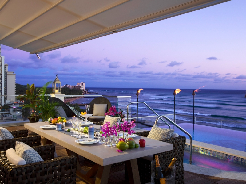 Infinity Pool Dinner Setting