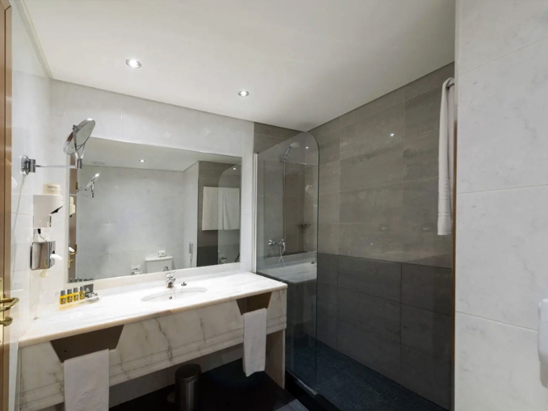 Double Twin Room Bathroom