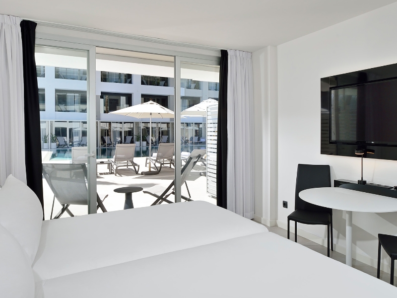 The Innside Premium Room Solarium Bed