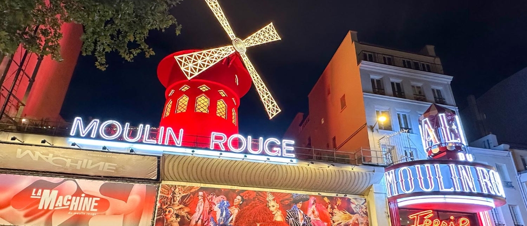 Paris Moulin Rouge at night